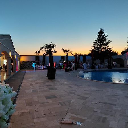 Hotel Rodiv Găeşti Buitenkant foto