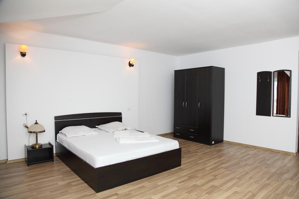 Hotel Rodiv Găeşti Kamer foto