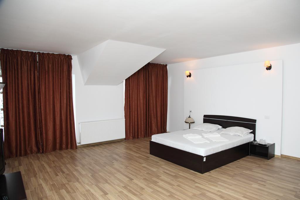 Hotel Rodiv Găeşti Kamer foto